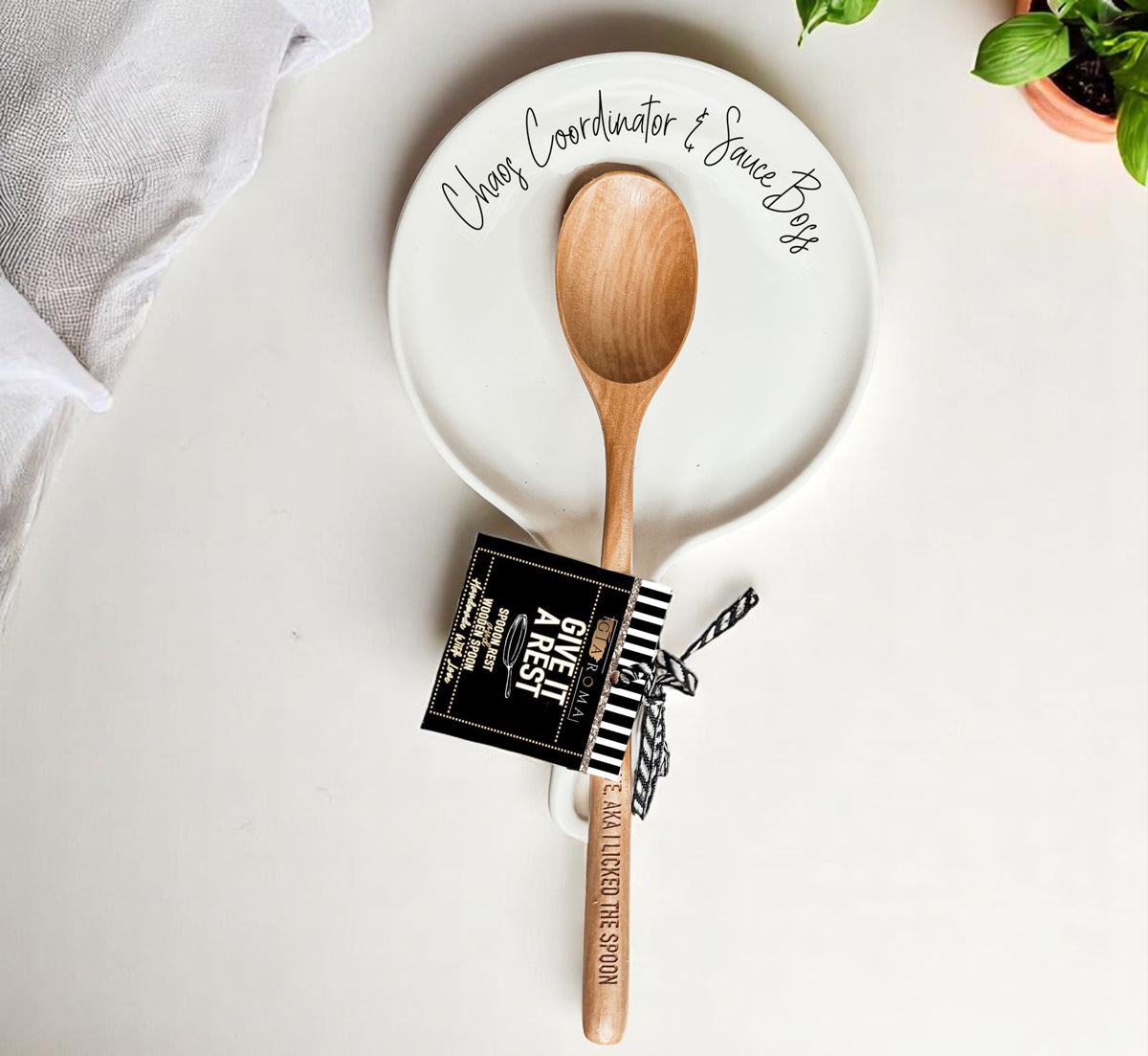 White ceramic spoon rest with Chaos Coordinator saying - kitchen gift
Kitchen manager gift collection
Cooking enthusiast premium gift
Hostess gift kitchen bundle